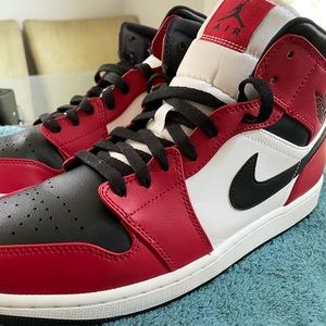 Jordan 1’s Black white and red good condition